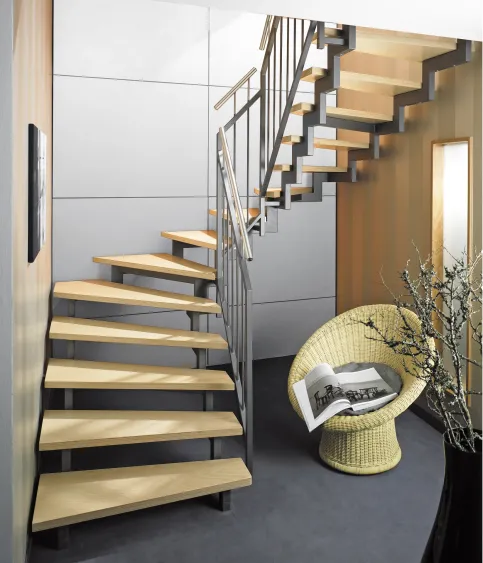 Zweiholmtreppe Standard ZH 111 (Typ 24), Stufen: Buche Multiplex, Geländer: Bonn mit Füllstäben aus Rundstahl