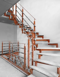 Zweiholmtreppe mit Rohbaustufen