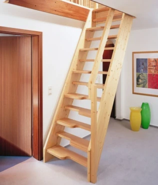Raumspartreppe Riezlern RI 101, Wangen aus Fichte, Stufen Buche