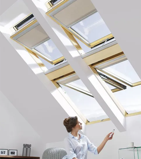 Das Z-Wave Schwingfenster lässt sich per Fernbedienung elektrisch öffnen.