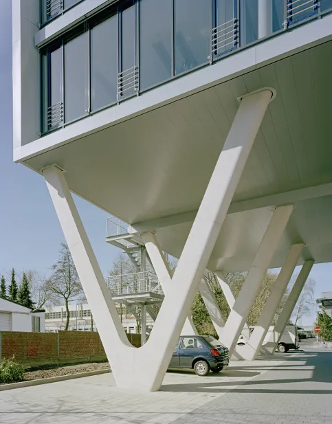 Breitpaneel geschlossen Aluminium 3400G – FOM SCIENCEoffice, Essen