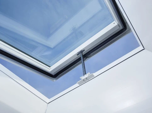 Kingspan ESSMANN Flachdachfenster FDF mit Kettenantrieb – Ansicht von unten