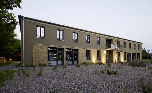 Das VEKA Fenstersystem SOFTLINE 76 vereint schmale Ansichtsbreiten mit optimaler Wirtschaftlichkeit, auch bei großen Elementen.