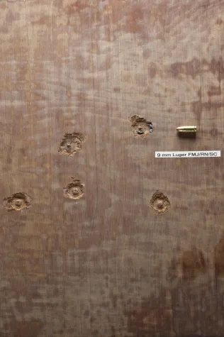 Panzerholz Protect Platte nach Beschuss