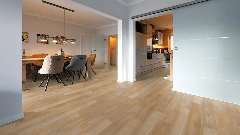 Schwimmende Verlegung mit der F-SPC COLLECTION mit Klickverbindung im Dekor PW 1250
