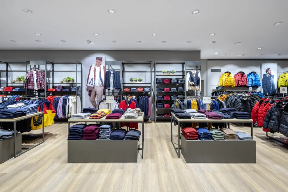 Mode Jost, Speyerer Str. 34-36, 67227 Frankenthal. 29 Umkleidekabinen dimmbar über BLE-Steuerung. Gesamtfläche 4.800 m2, davon 50 % der Fläche umgestellt auf LED. Eröffnung 10.2020; Foto: Oktalite Lichttechnik GmbH