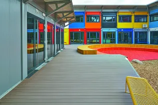 Character Massive Baumrindenbraun, Grundschule Halfengasse in Köln