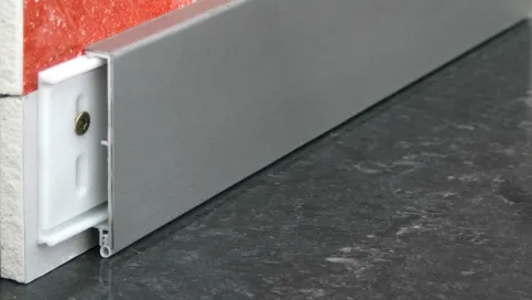 Edelstahl-Sockelleisten der Serie G