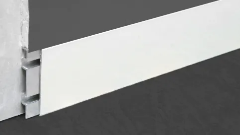 Flächenbündige Sockelleisten