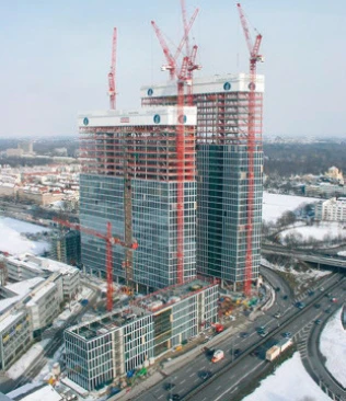 Winterbaubeheizung von zwei Hochhäusern, einem Büro- und einem Hotelkomplex