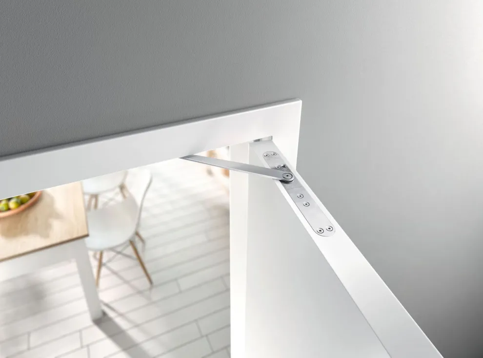 GEZE ActiveStop integriert– Beidseitige Türdämpfung für Drehtüren im Innenbereich, © GEZE GmbH / Jürgen Pollak