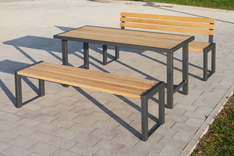 Serie 143 mit Tisch