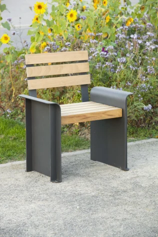 Hocker 142 mit Rückenlehne