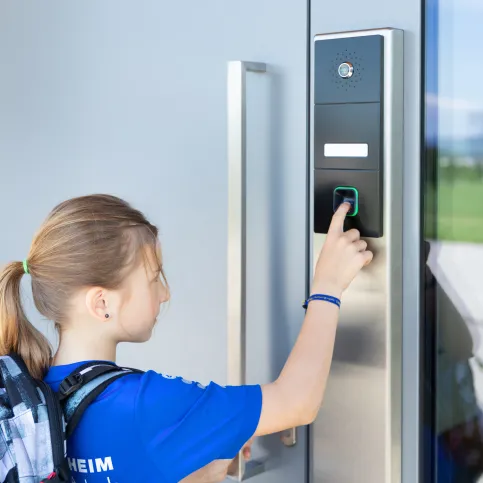 Eltern können sich auf Wunsch benachrichtigen lassen, wenn der Nachwuchs sicher nach Hause gekommen ist.