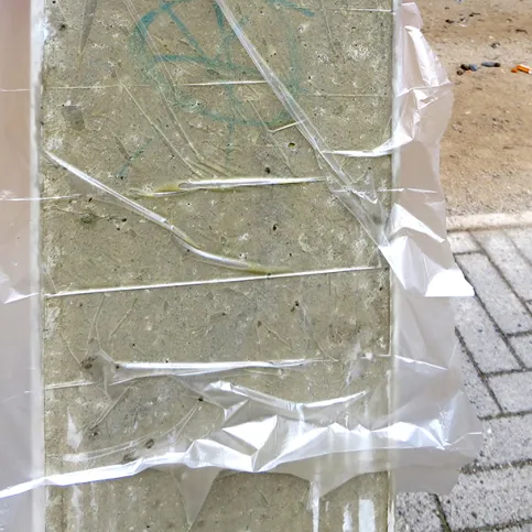 Oxydizer Gel bleicht Tinten und Pigmentreste auf alkalisch beständigen Untergründen.