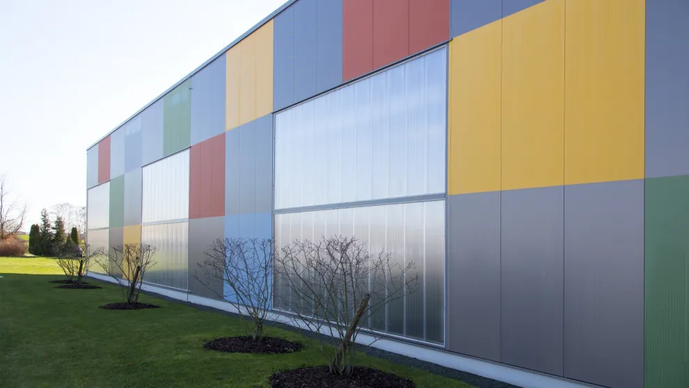 LAMILUX Lichtband W/R Schwarz Elektromotoren GmbH in Rehau