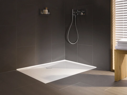 BetteFloor Side mit silikonfreier Aufkantung BetteZarge