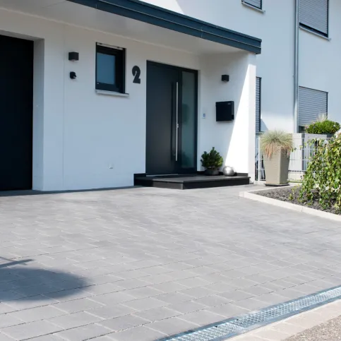 BIRCOplus Entwässerungsrinne vor Garageneinfahrt