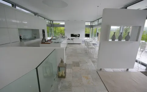 Wohnbereich Privatvilla — Silberquarzit