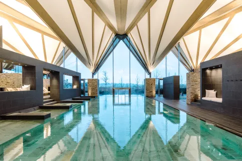 Silberquarzit in Pools des Great Northern Hotels in Dänemark