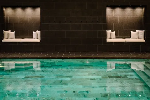 Silberquarzit in Pools des Great Northern Hotels in Dänemark