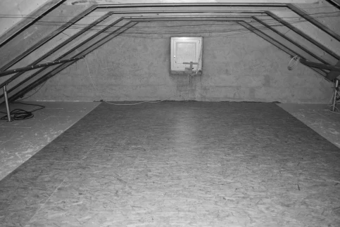 Gedämmter Dachboden mit HIRSCH Porozell Dachbodendämmelement OSB 12 mm