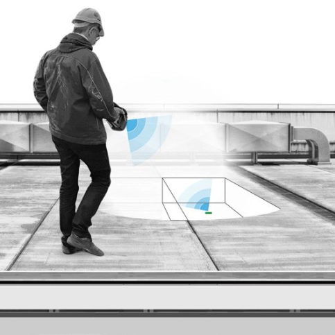 Mittels Handscanner und Smartphone kann die Funktionsfähigkeit der Dachabdichtung permanent überwacht werden.