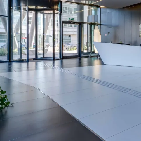 Bodenbeläge im Innenbereich: Dekton®, Zenith und Domoos