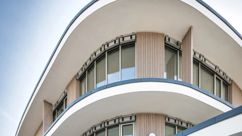 Dachrandabdeckungen sind ein wichtiger Bestandteil der Dachabdichtung und tragen zum architektonischen Gesamteindruck eines Bauwerks bei.