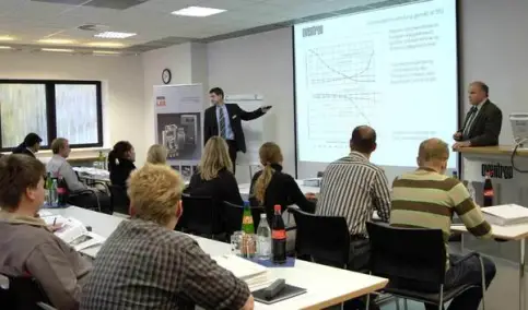 Es werden intensive Schulungen, Einweisungen und Seminare durchgeführt.