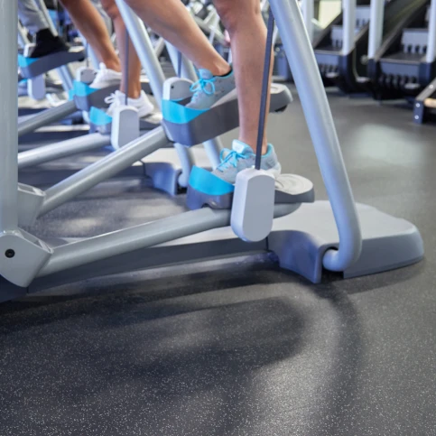 REGUPOL everroll Bodenbeläge für Umkleidebereiche für Cardio- und Gerätetraining