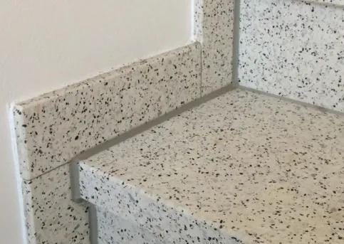 Verkleidung Stufensockel