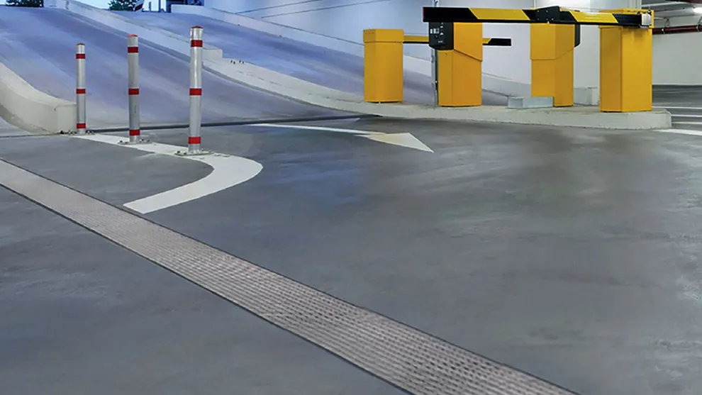Parkhausentwässerungsrinne Edelstahl | © ACO Haustechnik