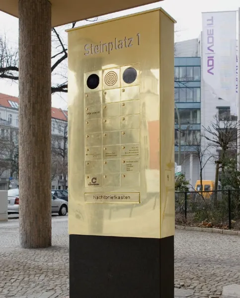 Stele Individual mit Briefkasten und Videosprachanlage