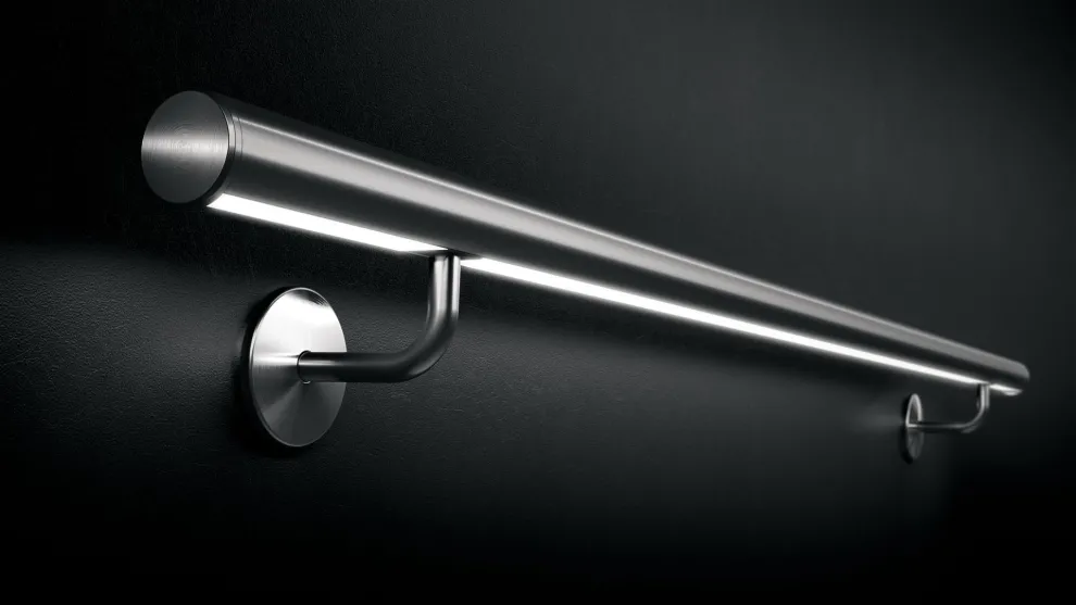 LED-Handlaufsysteme LUX GLENDER BASIC | Profil LILLY aus Edelstahl mit mittig angebrachter Handlaufhalterung.