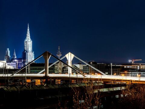 Wenn Licht Sicherheit formt: Das innovative Licht-im-Handlauf-System