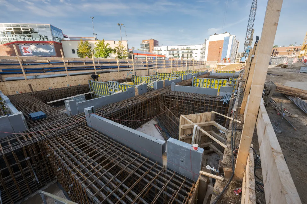 Maßgefertigte Bewehrungskörbe von SÜLZLE Stahlpartner, um die Baugrube für die neue U5-Linie in Hamburg zu erstellen. Foto: Sebastian Engels Fotografie