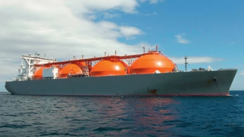 In Form von LNG können sehr große Energiemengen über weite Strecken transportiert oder auch in Tanks gelagert werden.