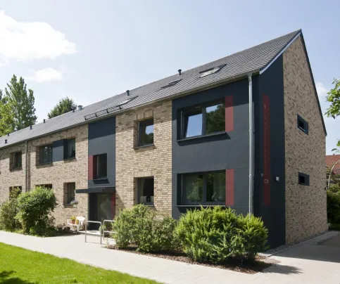 Fassadentechnik mit Flachverblendern