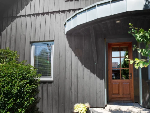 Mit Lignodur VarioGuard Tix 510 ist es möglich, eine einheitliche Imitation der natürlichen Vergrauung zu erzeugen.