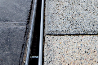 Einbaudetail im Pflasterbelag