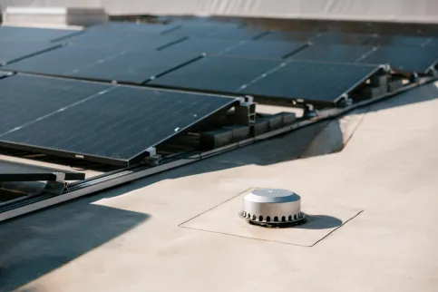 KWS nutzt das Dach auch zur Energiegewinnung mit PV