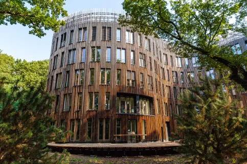 Kebony Clear Terrassendielen; Potsdam Institut für Klimafolgenfoschung; Architekten: EXTERN Garten- und Landschaftsarchitektur; Foto: © Salih Usta