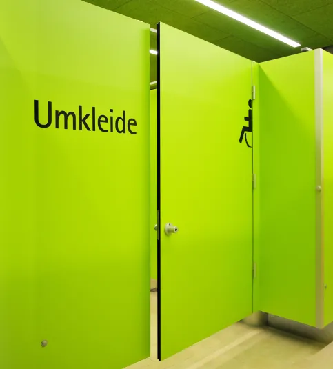 SANA Umkleidekabine - rollstuhlgerechte Ausführung