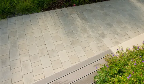 GDM.TETRAGO stone 30x20 und 20x10 cm nativo Grau