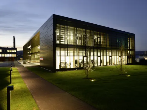 Tairmo Lamellenfenster - Stiebel Eltron Energy Campus Holzminden, Foto: Andreas Krukemeyer
