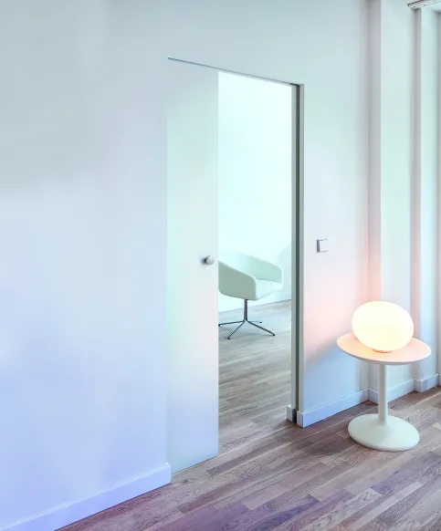 Ohne aufwendige bauliche Maßnahmen sind Schiebetürsysteme eine raumgewinnbringende Alternative für Neubau oder Sanierung.