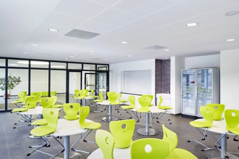 Knauf Cleaneo Module Deckensysteme sind akustisch hochwirksam, robust, revisionierbar.