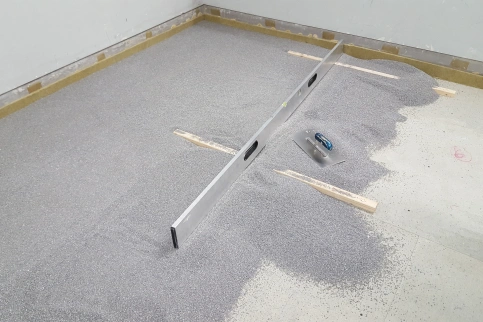 Knauf Schwere Schüttung verkrallt sich ineinander, so dass diese hoch belastbar ist.