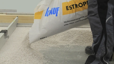 Ausgleichsschüttungen aus geblähtem Vulkangestein Perlit können zum Höhenausgleich und zur Wärmedämmung unter Nass- und Gussasphaltestrichen eingesetzt werden.